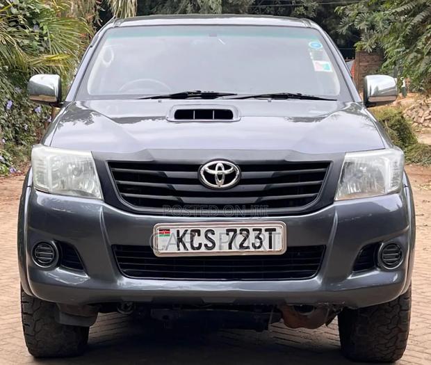 Toyota Hilux 2012 Gray