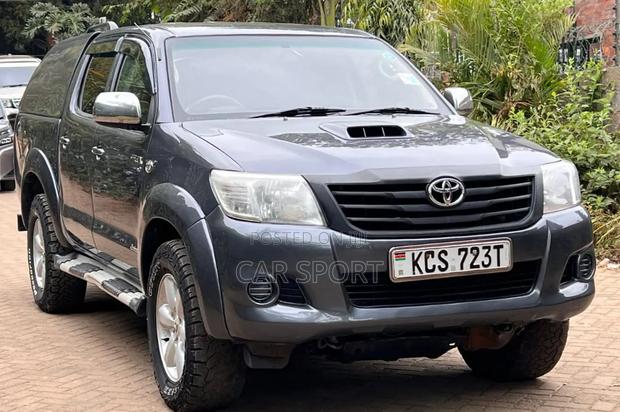 Toyota Hilux 2012 Gray
