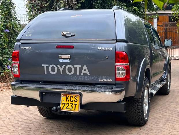Toyota Hilux 2012 Gray