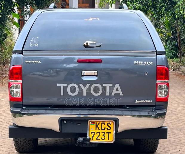 Toyota Hilux 2012 Gray
