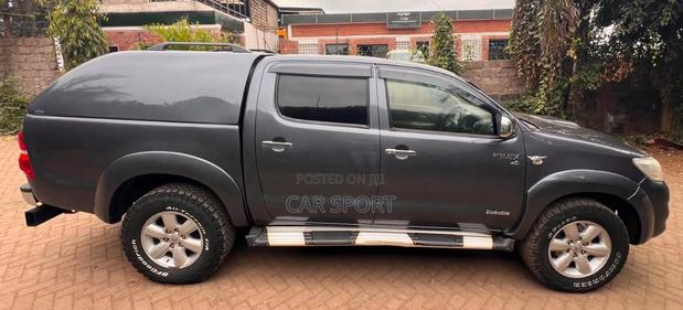 Toyota Hilux 2012 Gray
