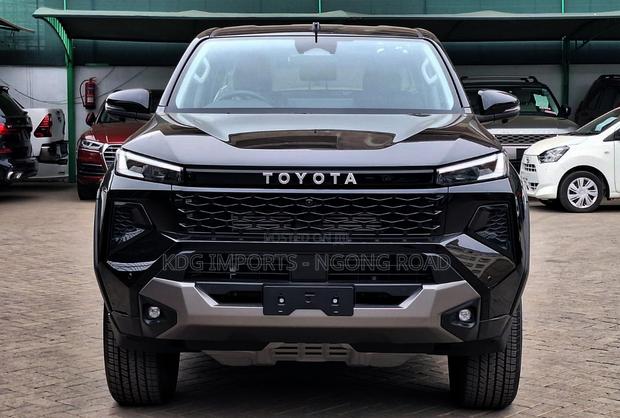 New Toyota Hilux 2026 Black