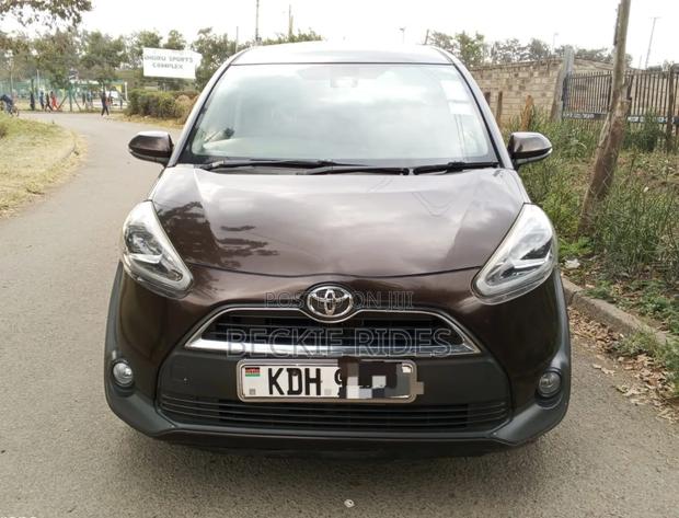 Toyota Sienta 2016