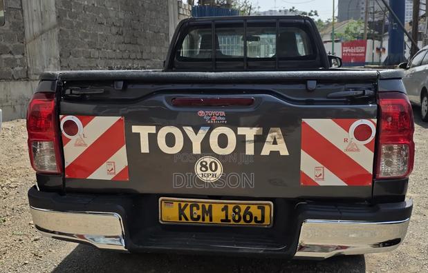 Toyota Hilux 2017 Gray