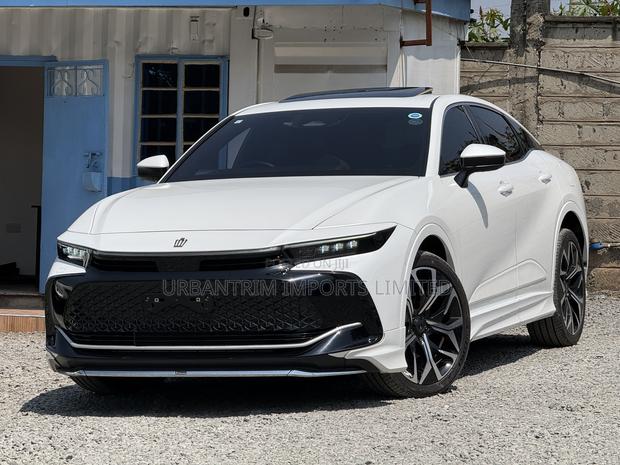Toyota Crown Platinum 2023 White