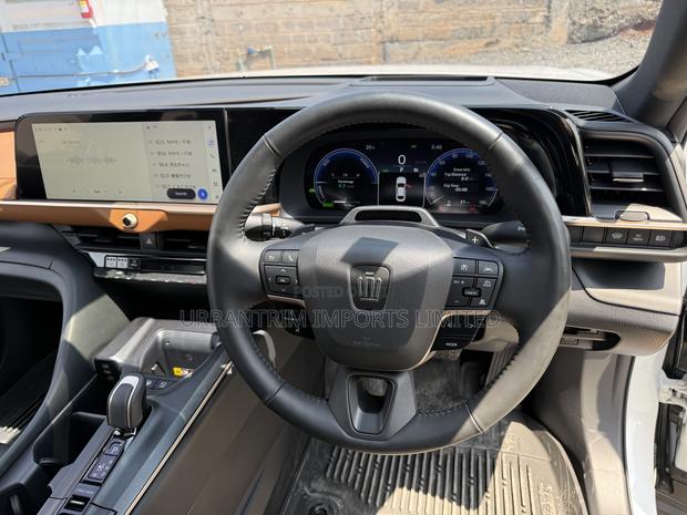 Toyota Crown Platinum 2023 White