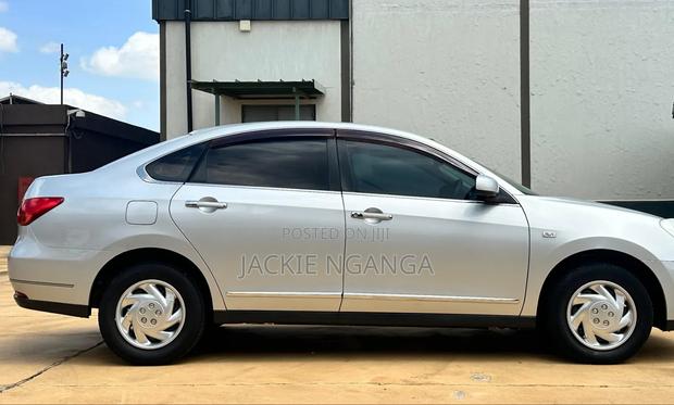 Nissan Bluebird 2011 Silver
