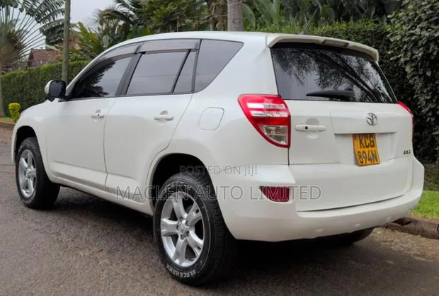 Toyota RAV4 2009 White