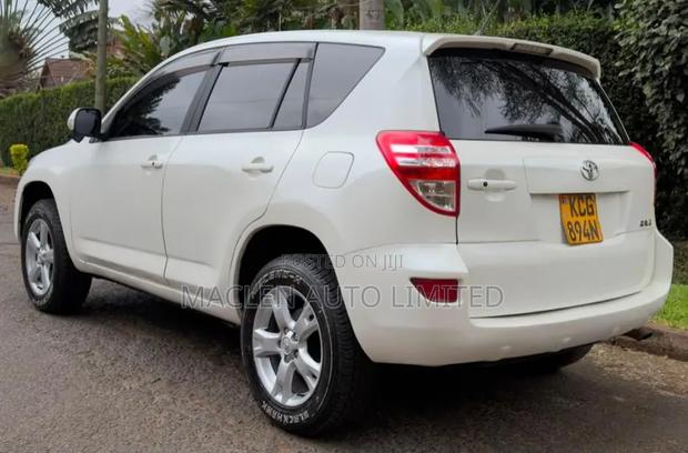 Toyota RAV4 2009 White
