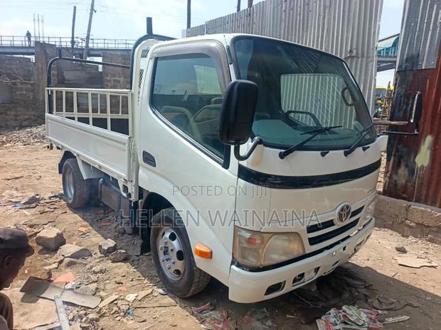 Toyota Dyna 2011 White