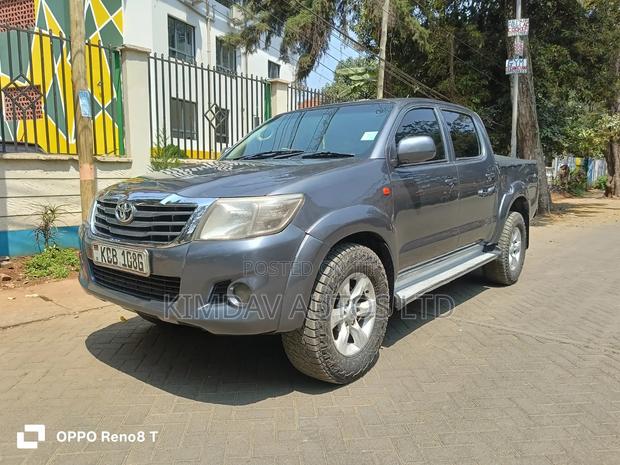 Toyota Hilux 2014 Blue