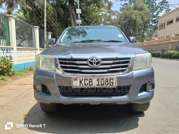 Toyota Hilux 2014 Blue