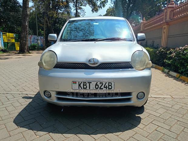 Toyota Sienta 2007 Silver