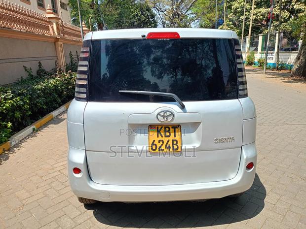 Toyota Sienta 2007 Silver