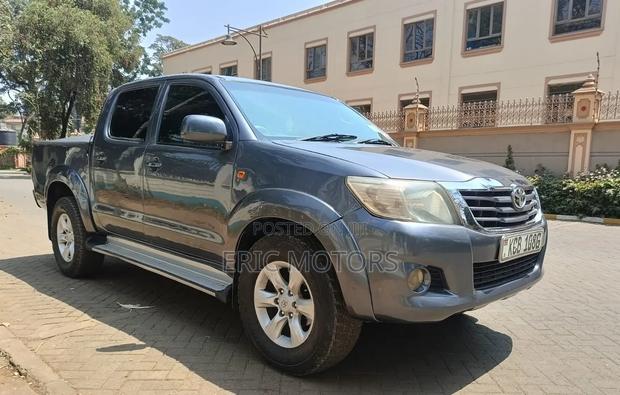 Toyota Hilux 2015 Gray