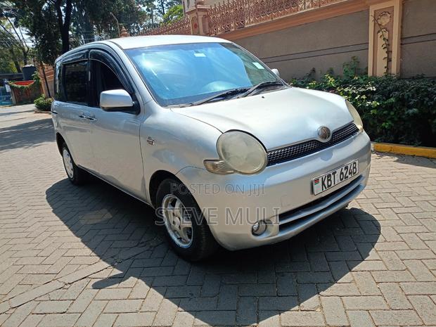 Toyota Sienta 2007 Silver