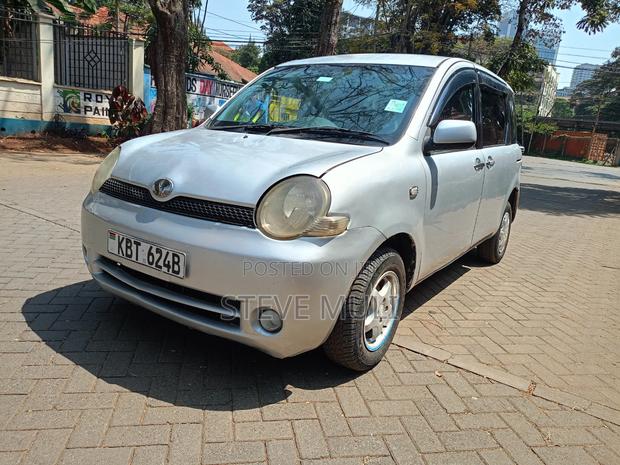 Toyota Sienta 2007 Silver