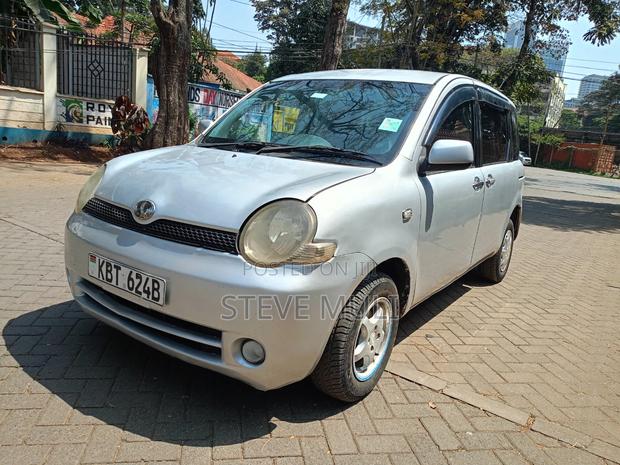 Toyota Sienta 2007 Silver