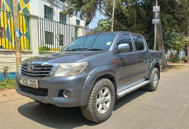 Toyota Hilux 2015 Gray