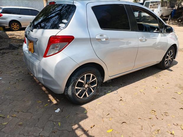 Toyota Vitz 2012 Silver