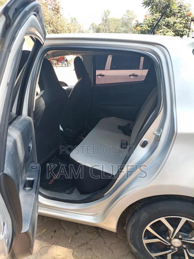 Toyota Vitz 2012 Silver