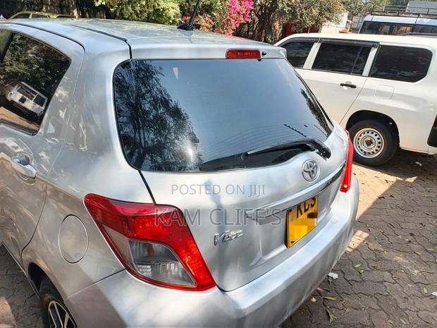 Toyota Vitz 2012 Silver