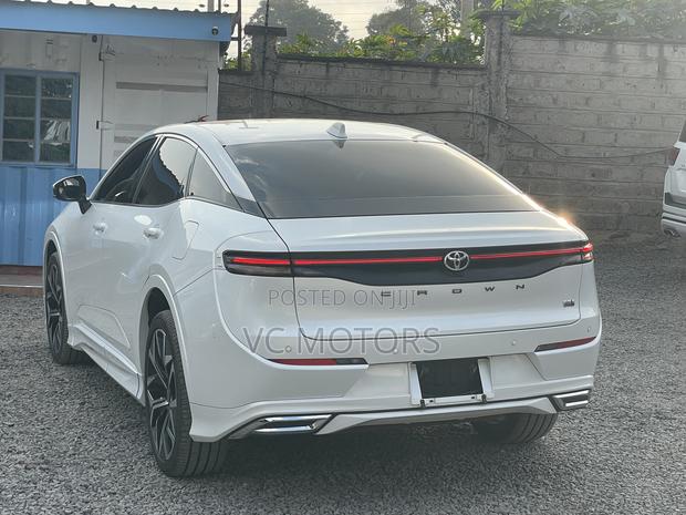 Toyota Crown XLE 2023 White