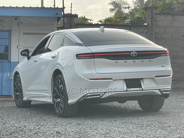 Toyota Crown XLE 2023 White