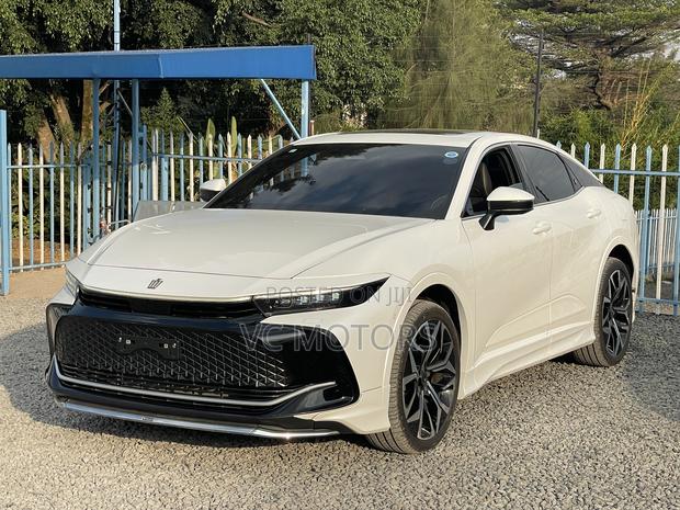 Toyota Crown XLE 2023 White