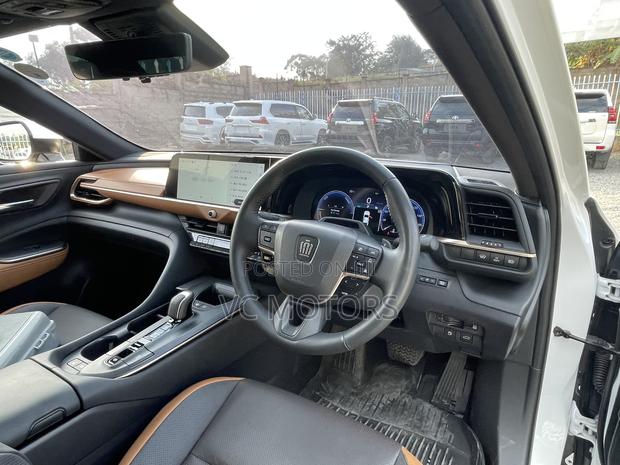 Toyota Crown XLE 2023 White