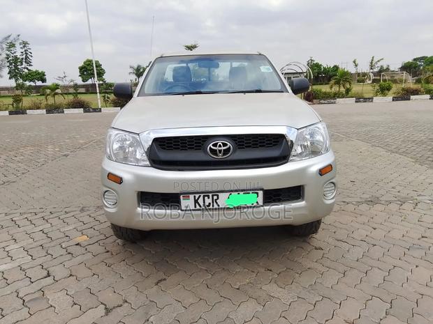 Toyota Hilux 2011 Silver