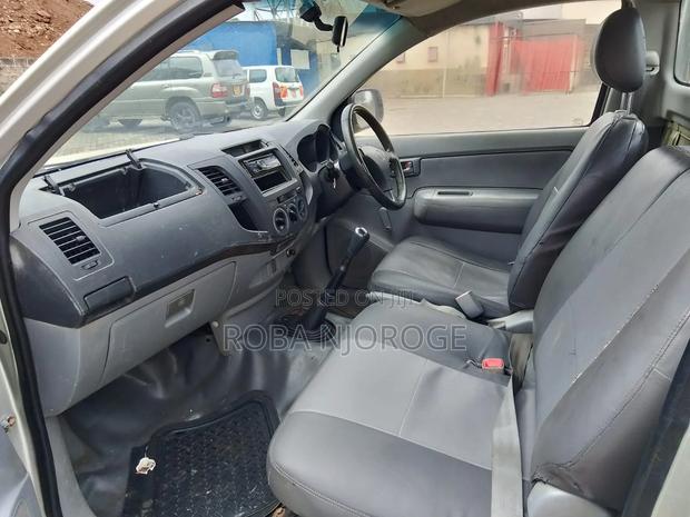 Toyota Hilux 2011 Silver