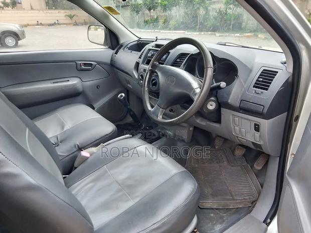 Toyota Hilux 2011 Silver
