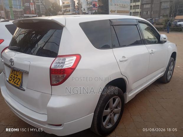 Toyota Vanguard 2008 White