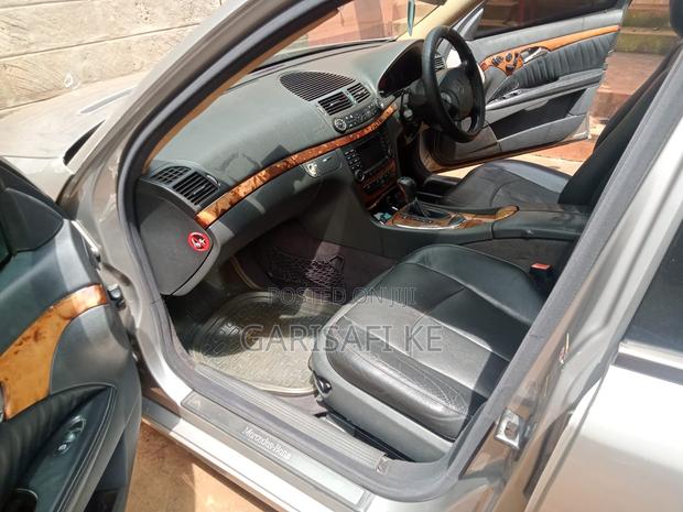 Mercedes-Benz E240 2004 Gold