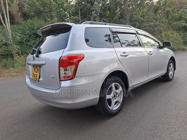 Toyota Corolla Fielder 2011 Silver