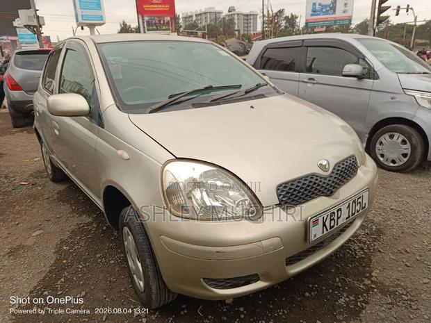 Toyota Vitz 2008 Gold