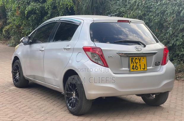 Toyota Vitz 2012 Silver