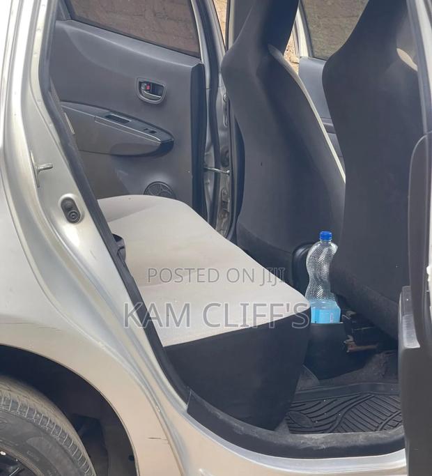 Toyota Vitz 2012 Silver