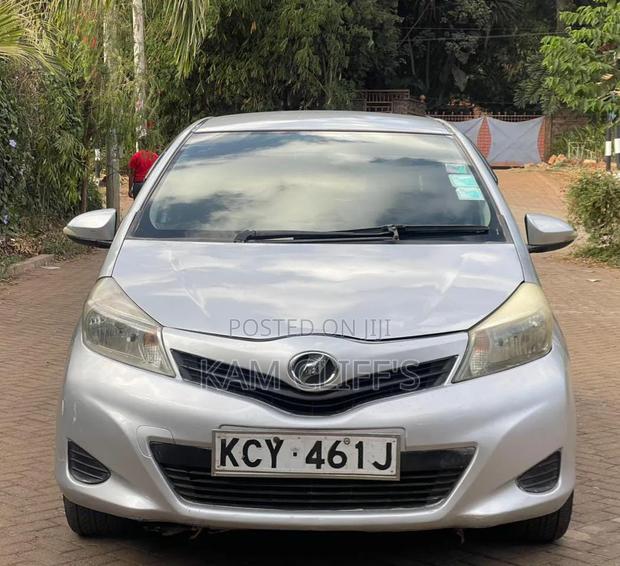 Toyota Vitz 2012 Silver