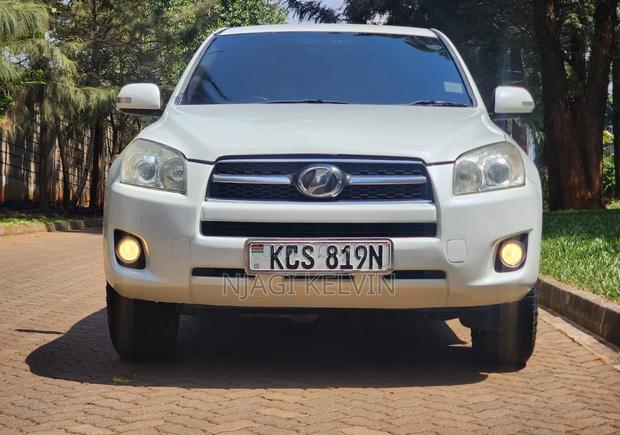 Toyota RAV4 2011 White