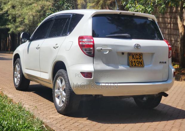 Toyota RAV4 2011 White