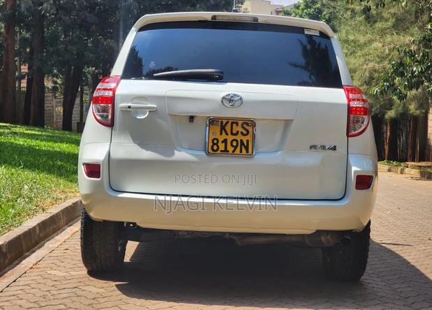 Toyota RAV4 2011 White