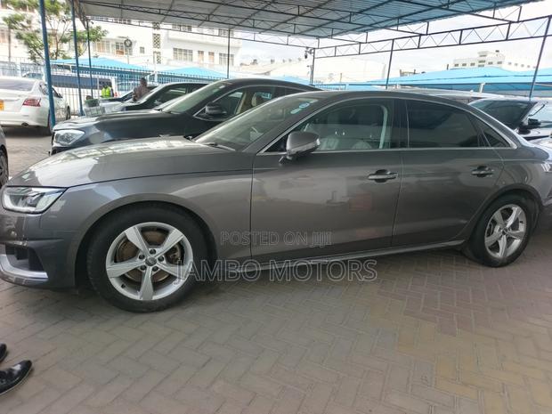 Audi A4 Premium Plus 2022 Gray