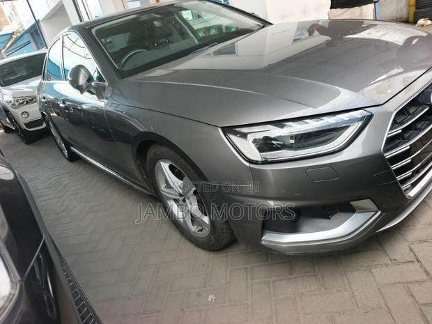 Audi A4 Premium Plus 2022 Gray