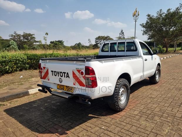 Toyota Hilux 2016 White