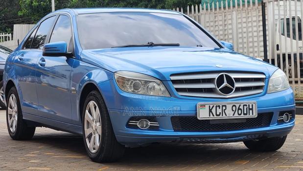 Mercedes-Benz C200 2010 Blue