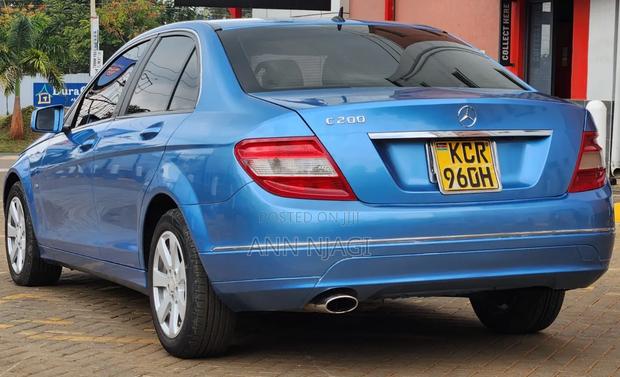 Mercedes-Benz C200 2010 Blue