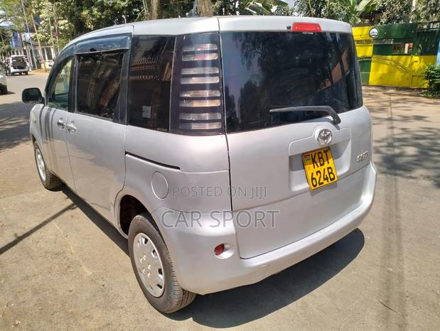 Toyota Sienta 2005 Silver