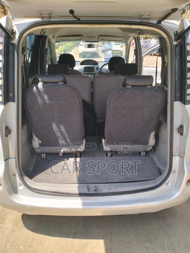 Toyota Sienta 2005 Silver